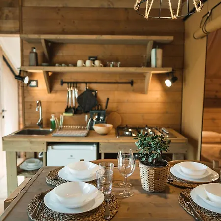 Luxe tent Glamping Poggio Nardini